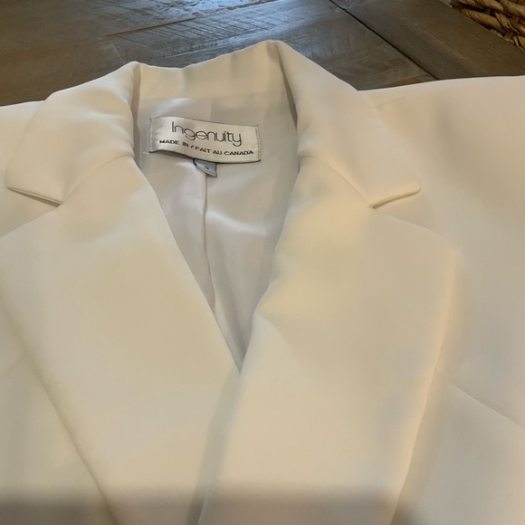 White Blazer bought in boutique. - Picture 10 of 10